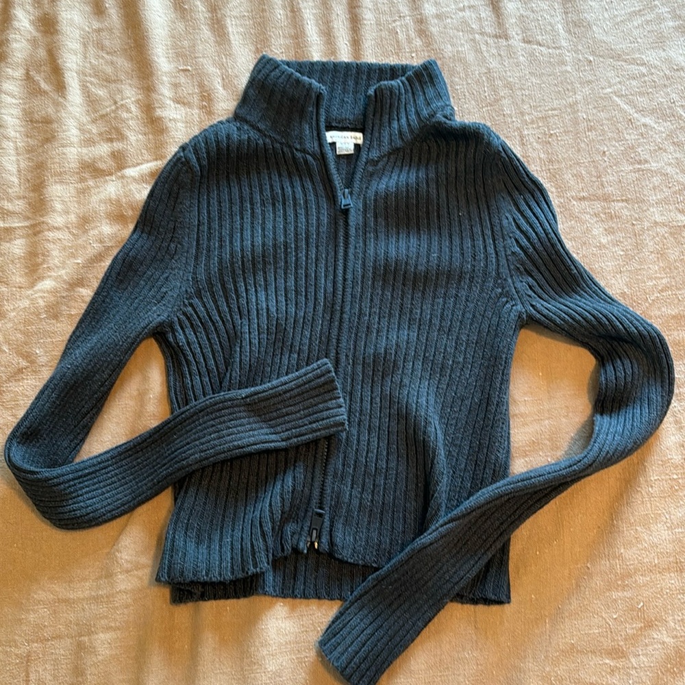 Women’s size medium sweater. American Eagle.